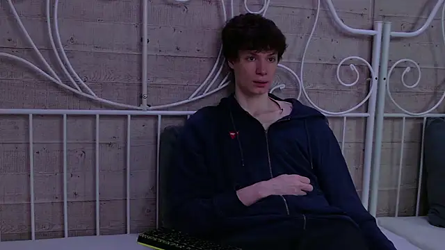 Snapshot of EdwardHogan chatting on April 3, 3:54 pm EdwardHogan online show from April 3, 3:54 pm