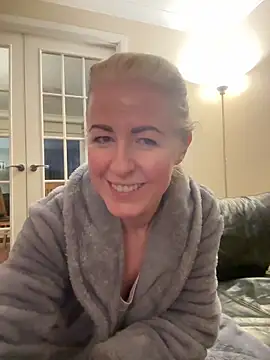 Snapshot of Laylaskyexx chatting on April 15, 4:41 am Laylaskyexx online show from April 15, 4:41 am