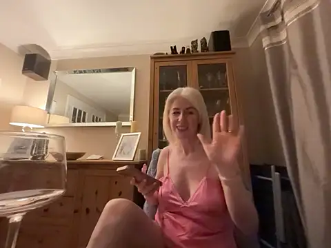 Snapshot of Laylaskyexx chatting on May 7, 9:42 pm Laylaskyexx online show from May 7, 9:42 pm