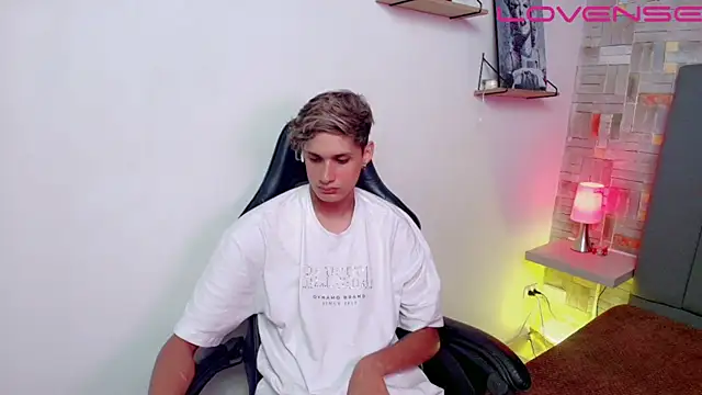 flaquito    online show from April 4, 9:12 pm