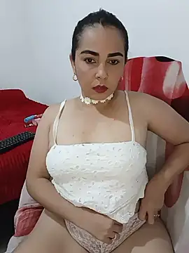 Snapshot of Emily_Divi69 chatting on June 16, 1:08 am Emily Divi69 online show from June 16, 1:08 am