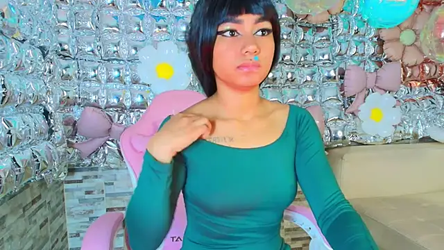 Snapshot of candy-paris chatting on June 24, 2:16 pm candy-paris online show from June 24, 2:16 pm