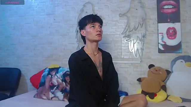 Alex latino  online show from April 4, 11:35 pm