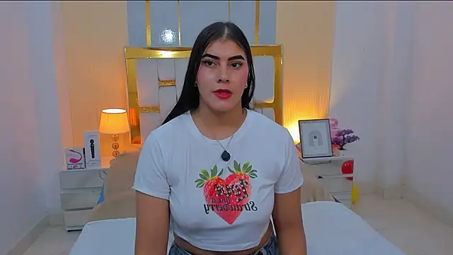 Snapshot of Alara_Keyy chatting on July 16, 10:05 pm Alara Keyy online show from July 16, 10:05 pm