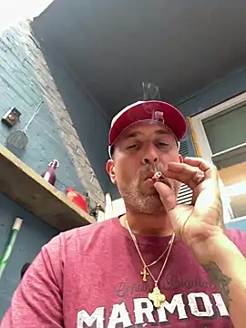 Snapshot of hitman13sal chatting on July 14, 9:09 pm hitman13sal online show from July 14, 9:09 pm