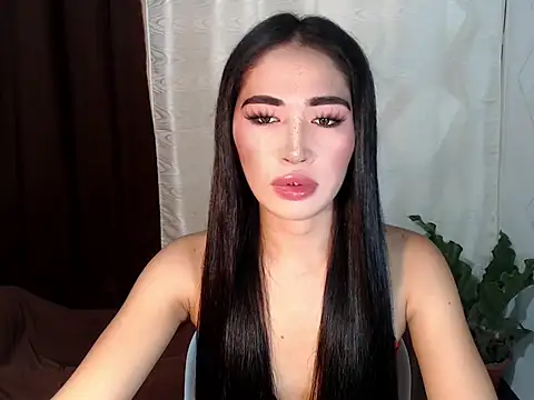 Snapshot of urasiankylie chatting on May 23, 1:37 pm urasiankylie online show from May 23, 1:37 pm