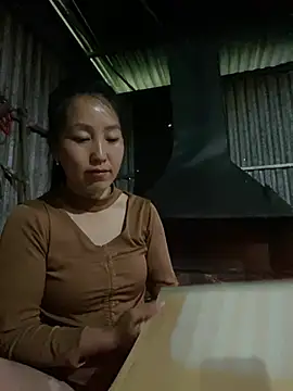 Huonglyna online show from May 1, 2:27 am