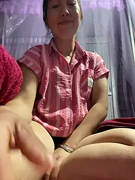 Huonglyna online show from May 3, 3:29 pm