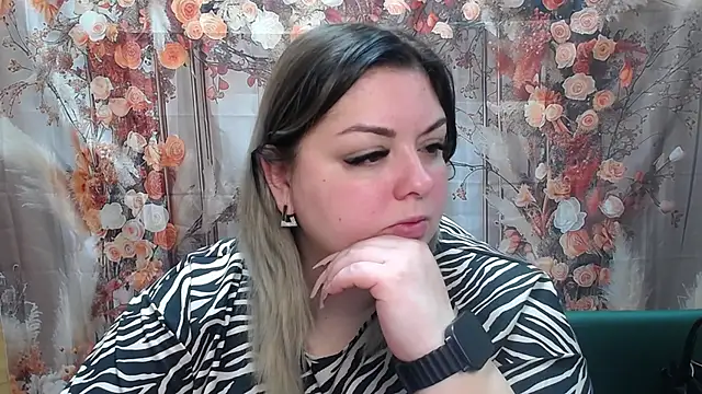 Snapshot of AdelinaMaster chatting on May 6, 4:56 pm AdelinaMaster online show from May 6, 4:56 pm
