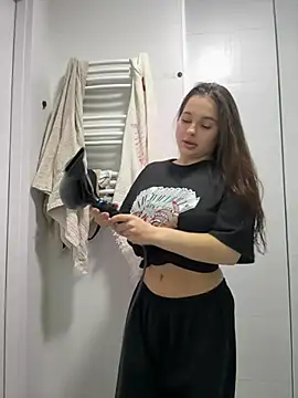 Snapshot of MonikaLoveXx chatting on April 6, 11:55 am MonikaLoveXx online show from April 6, 11:55 am