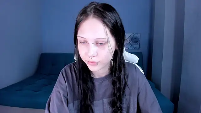 Snapshot of SugarBunny18 chatting on June 24, 3:05 am SugarBunny18 online show from June 24, 3:05 am