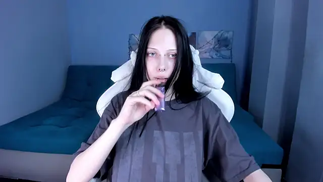 Snapshot of SugarBunny18 chatting on July 9, 5:11 am SugarBunny18 online show from July 9, 5:11 am