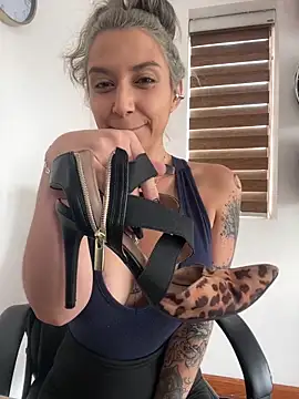 Isabella varella- online show from May 26, 1:51 pm