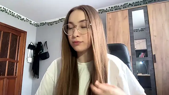 Milaissocute online show from April 25, 10:18 am