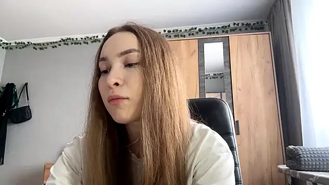 Milaissocute online show from April 26, 9:18 am
