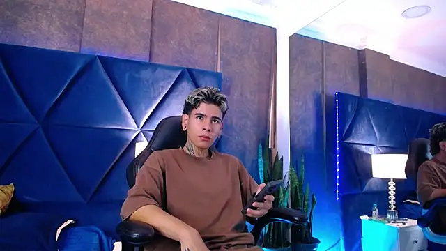 Snapshot of Bel_Sebu chatting on April 8, 9:37 pm Bel Sebu online show from April 8, 9:37 pm