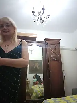 Snapshot of MatureElegantWidow chatting on May 22, 8:47 pm MatureElegantWidow online show from May 22, 8:47 pm