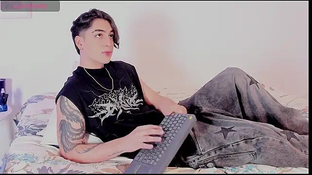 Thiago angel online show from May 31, 3:15 am