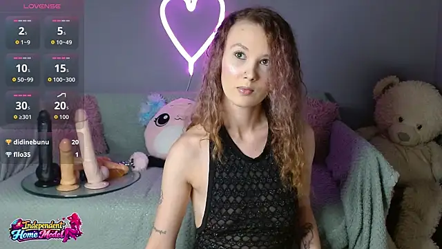Snapshot of Bea_doll chatting on June 7, 2:48 am Bea doll online show from June 7, 2:48 am
