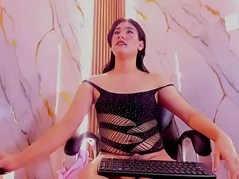 MarhiamCristal online show from April 12, 7:35 am