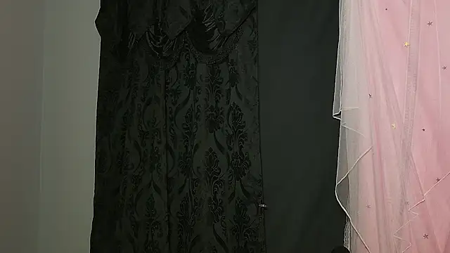 Snapshot of mia_hart chatting on May 17, 11:34 pm mia hart online show from May 17, 11:34 pm