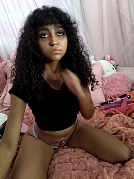Snapshot of mia_hart chatting on June 19, 3:11 am mia hart online show from June 19, 3:11 am