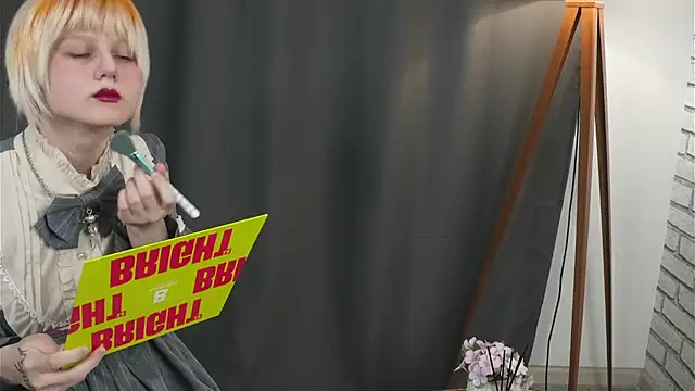 Snapshot of CarriKhano chatting on April 6, 4:32 am CarriKhano online show from April 6, 4:32 am