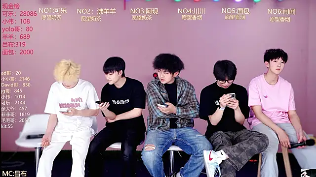 Snapshot of w-lucky02 chatting on April 7, 8:15 am w-lucky02 online show from April 7, 8:15 am