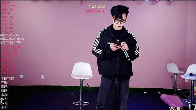 Snapshot of w-lucky02 chatting on May 2, 9:36 am w-lucky02 online show from May 2, 9:36 am