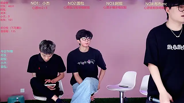 Snapshot of w-lucky02 chatting on May 18, 9:04 am w-lucky02 online show from May 18, 9:04 am