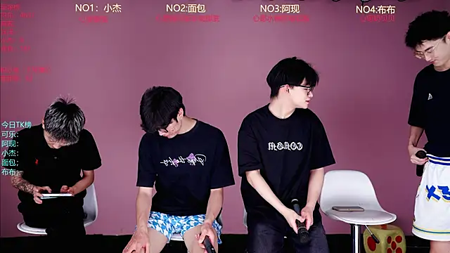 Snapshot of w-lucky02 chatting on May 19, 7:58 am w-lucky02 online show from May 19, 7:58 am