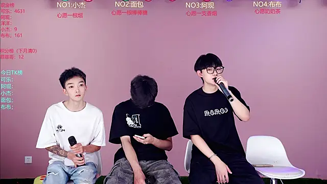 Snapshot of w-lucky02 chatting on May 30, 8:44 am w-lucky02 online show from May 30, 8:44 am