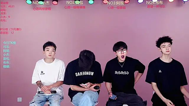 Snapshot of w-lucky02 chatting on June 1, 9:11 am w-lucky02 online show from June 1, 9:11 am