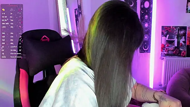 Snapshot of SourCherry__ chatting on June 11, 9:29 am SourCherry online show from June 11, 9:29 am