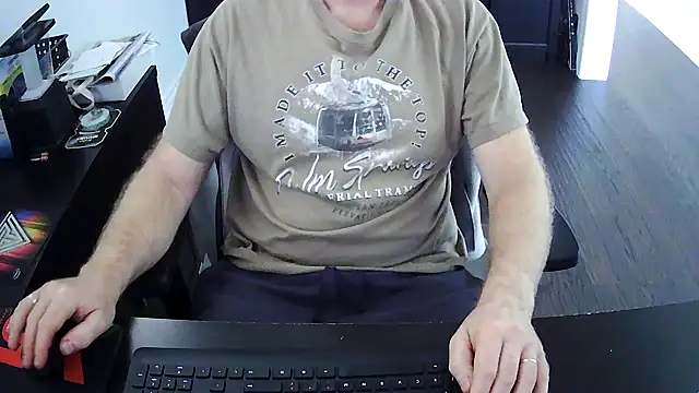 Snapshot of Shalun2000 chatting on May 31, 1:07 pm Shalun2000 online show from May 31, 1:07 pm