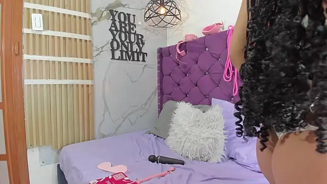 Snapshot of Eva-Lonx chatting on July 7, 4:33 pm Eva-Lonx online show from July 7, 4:33 pm