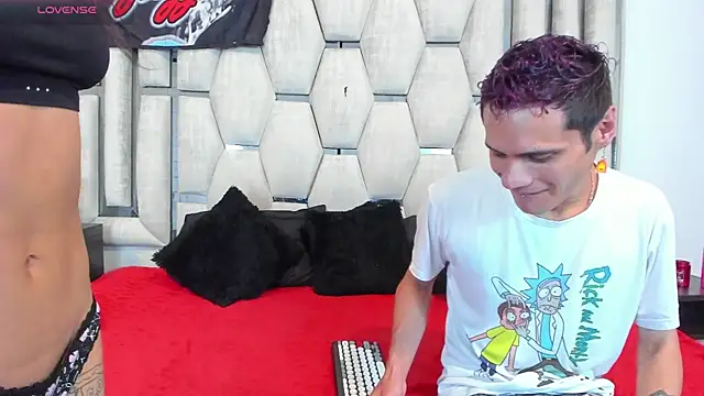Snapshot of karlaandmatt chatting on June 28, 1:44 am karlaandmatt online show from June 28, 1:44 am