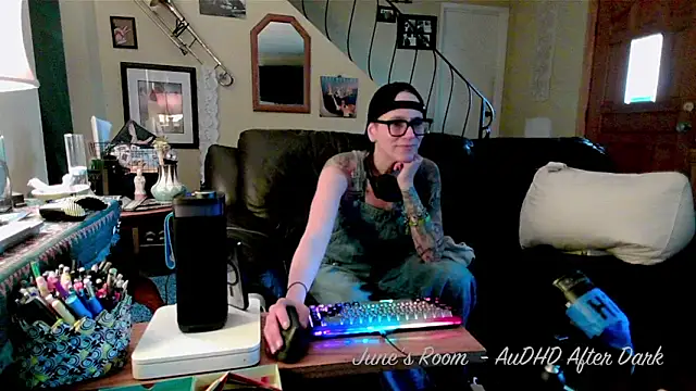 Snapshot of juneafterhours chatting on April 25, 8:28 pm juneafterhours online show from April 25, 8:28 pm