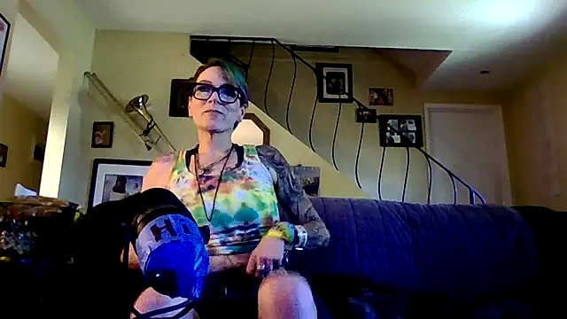 Snapshot of juneafterhours chatting on April 30, 10:14 pm juneafterhours online show from April 30, 10:14 pm