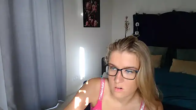 Yennyloves online show from July 22, 11:46 am