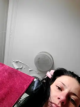 Snapshot of Hildaqii chatting on July 14, 10:21 am Hildaqii online show from July 14, 10:21 am
