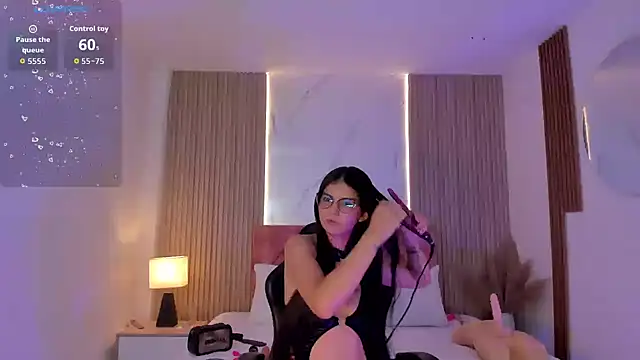 Snapshot of clairemillerx chatting on June 6, 12:10 pm clairemillerx online show from June 6, 12:10 pm