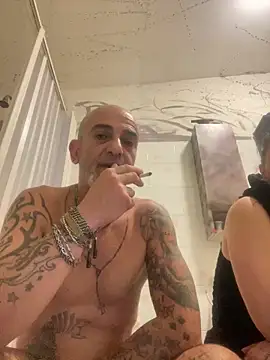 Snapshot of tubeton chatting on April 28, 6:24 pm tubeton online show from April 28, 6:24 pm