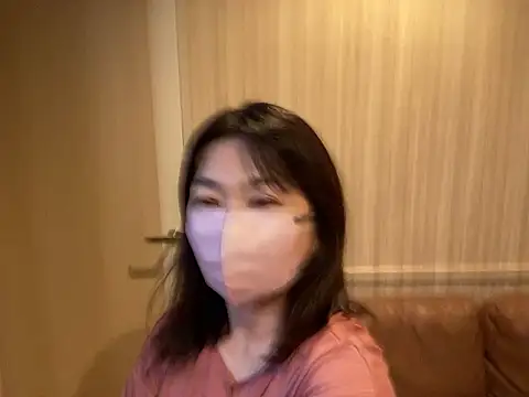 Snapshot of lemonade_madame chatting on May 5, 11:24 pm lemonade madame online show from May 5, 11:24 pm