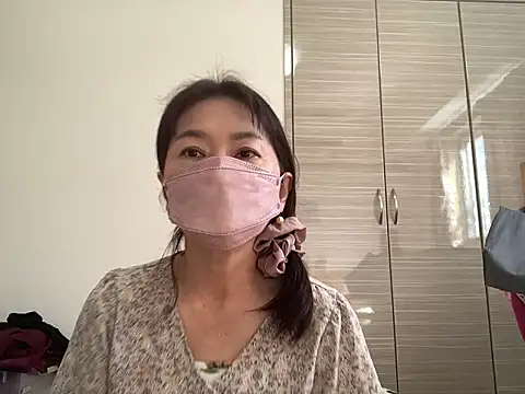 Snapshot of lemonade_madame chatting on July 18, 11:52 pm lemonade madame online show from July 18, 11:52 pm