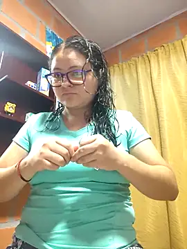 Snapshot of Dark_Cherry20 chatting on April 8, 1:38 am Dark Cherry20 online show from April 8, 1:38 am