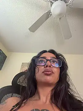 Controllercutie online show from April 7, 6:41 pm