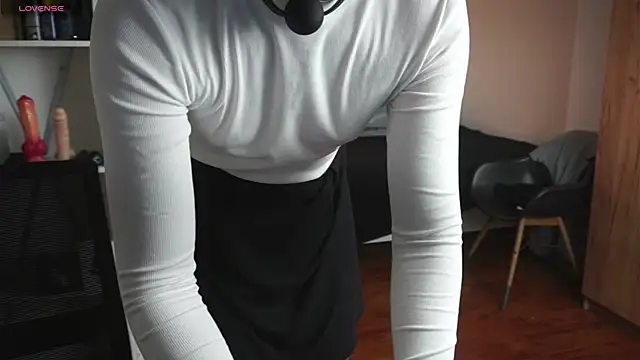 Snapshot of sashkasuka chatting on April 9, 6:46 pm sashkasuka online show from April 9, 6:46 pm