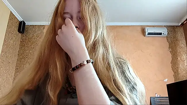 Snapshot of KateVibe_01 chatting on June 6, 4:17 am KateVibe 01 online show from June 6, 4:17 am