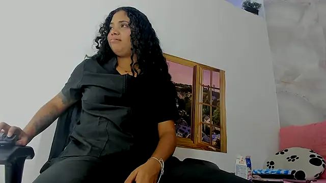EllyBloom online show from July 6, 1:52 pm